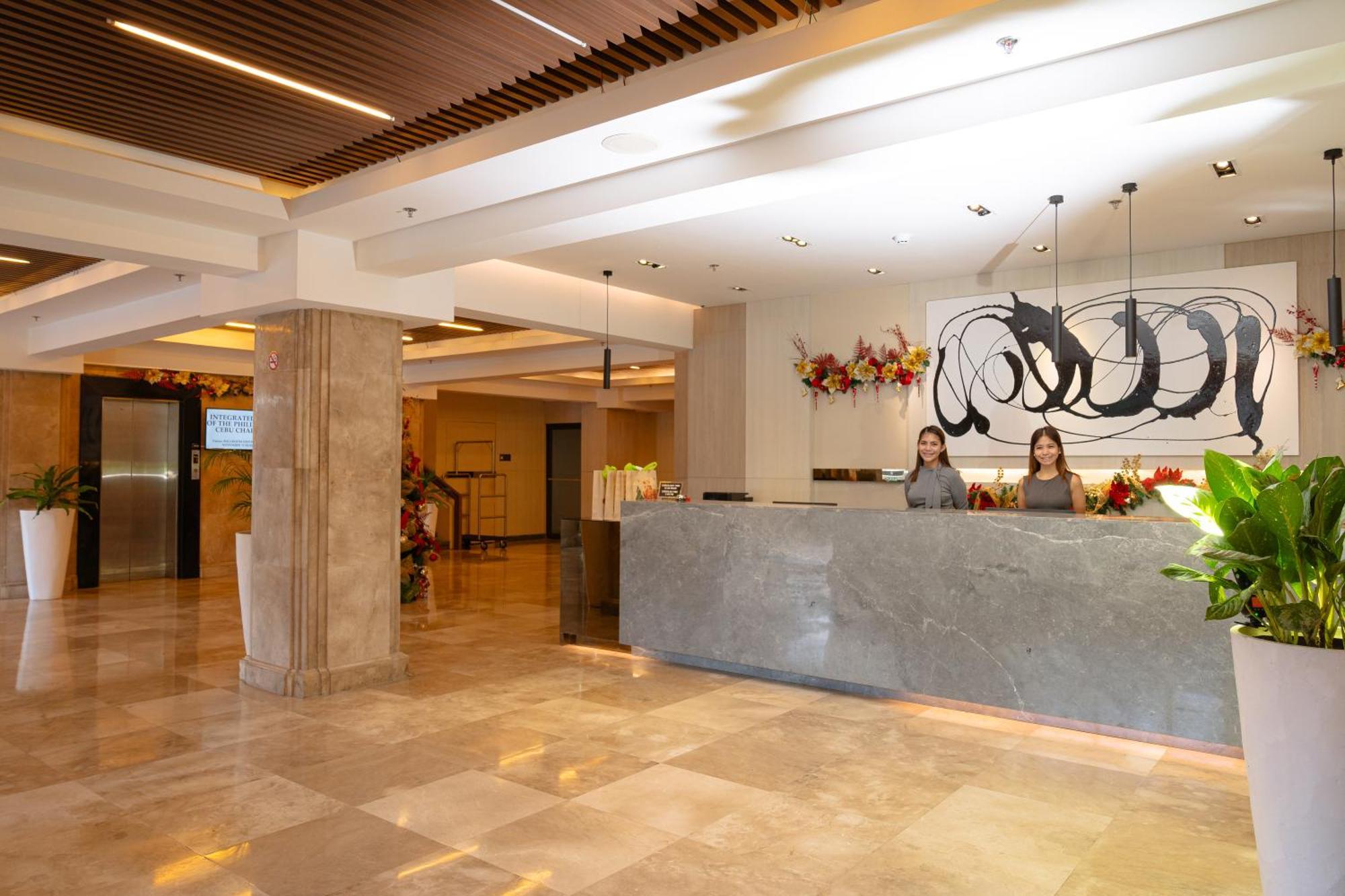 Cebu Grand Hotel Bagian luar foto