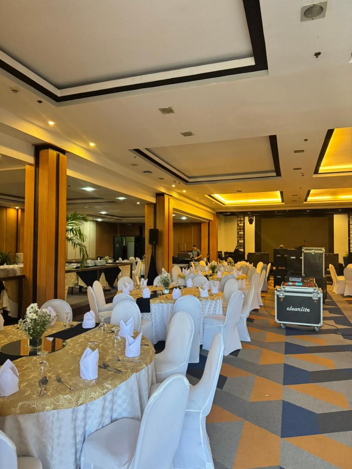 Cebu Grand Hotel Bagian luar foto