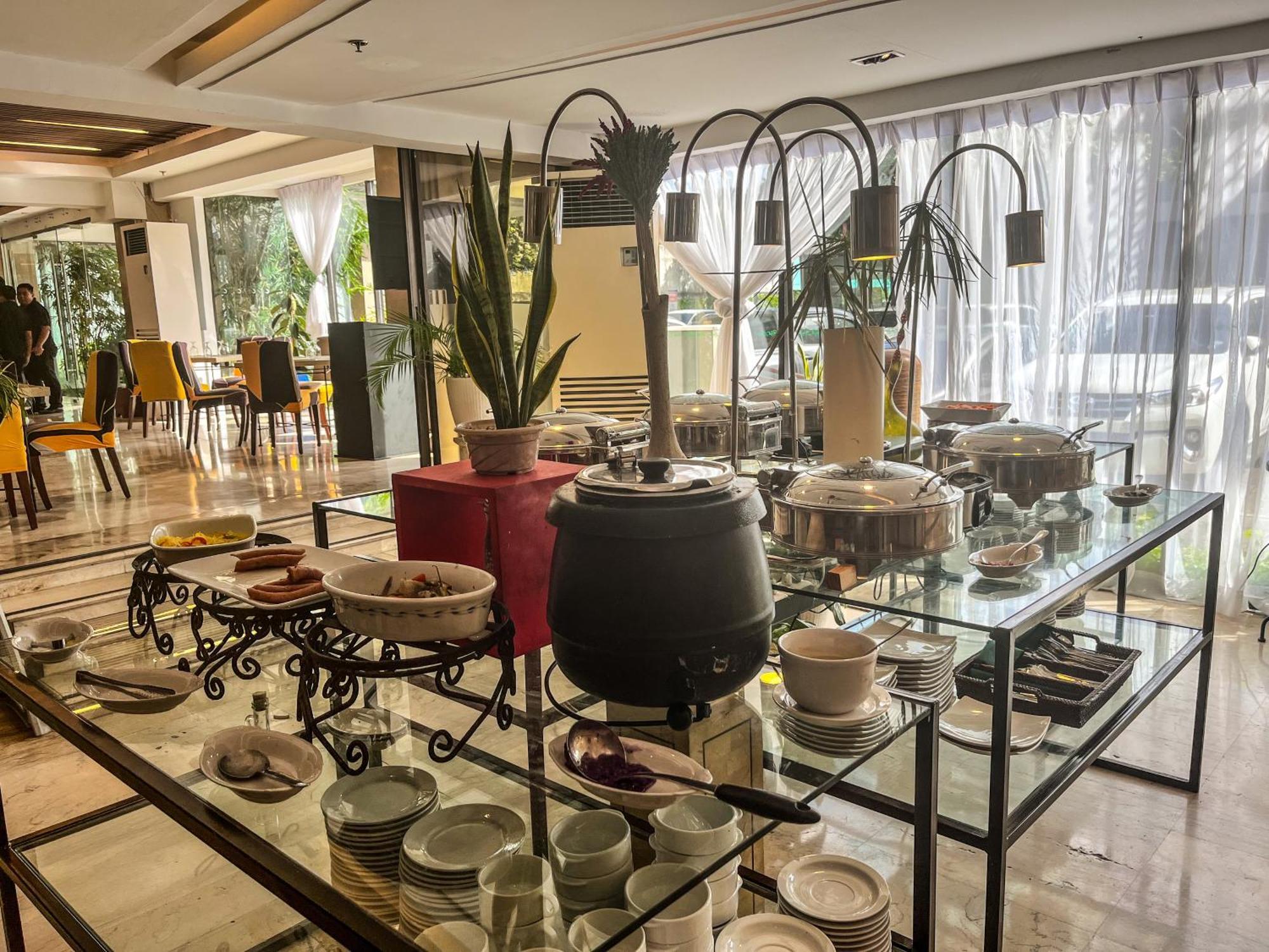 Cebu Grand Hotel Bagian luar foto
