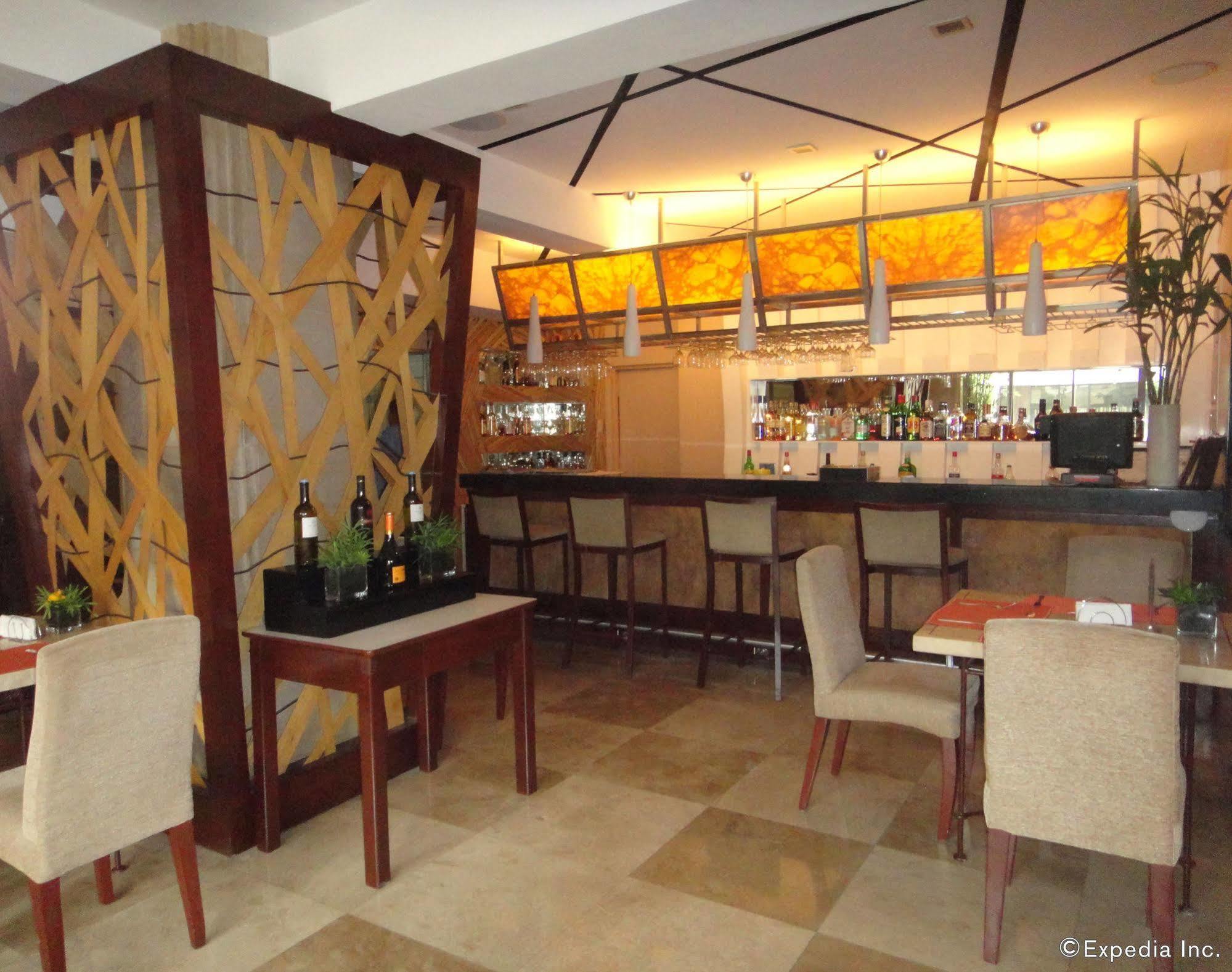 Cebu Grand Hotel Bagian luar foto