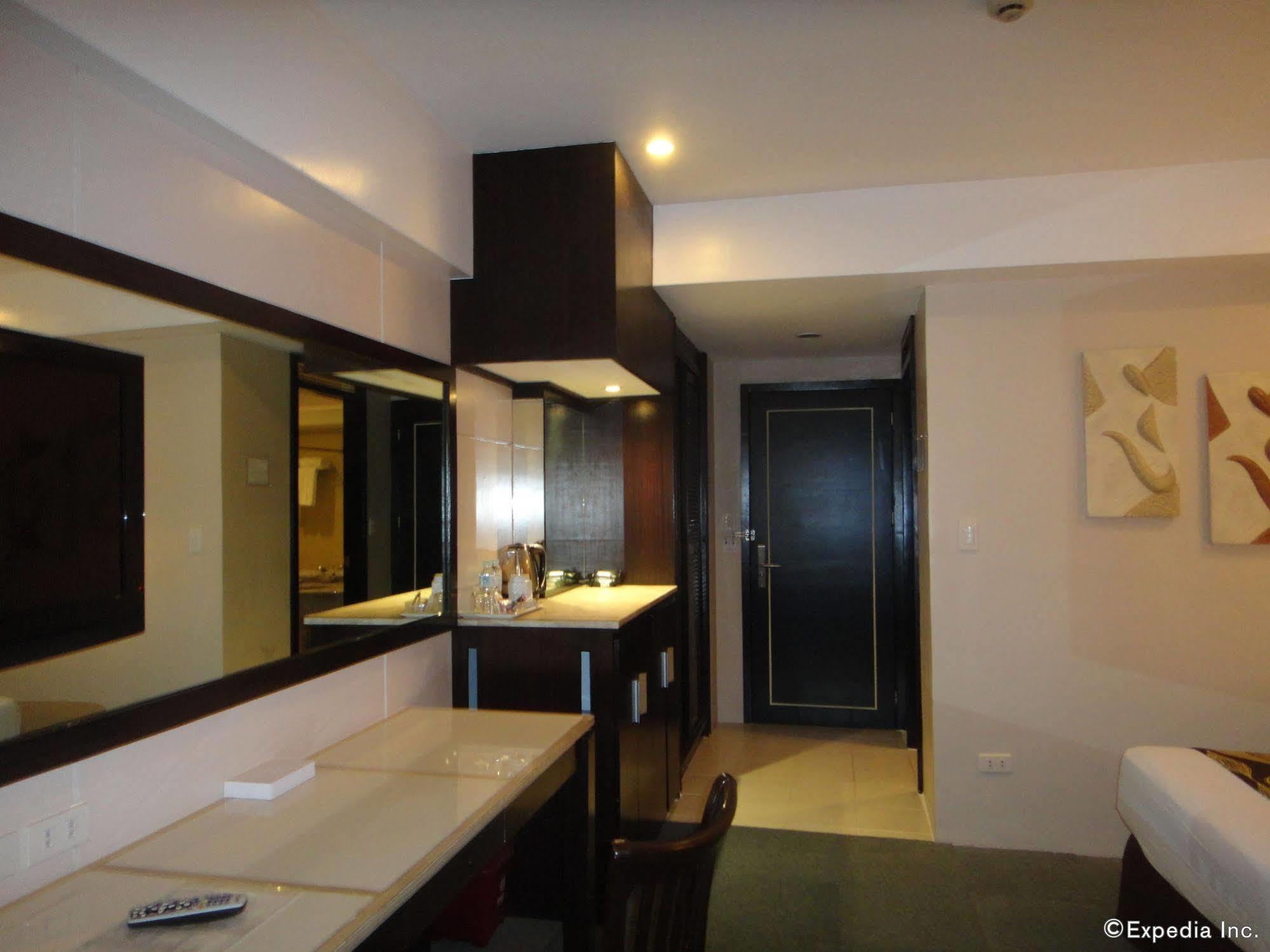 Cebu Grand Hotel Bagian luar foto