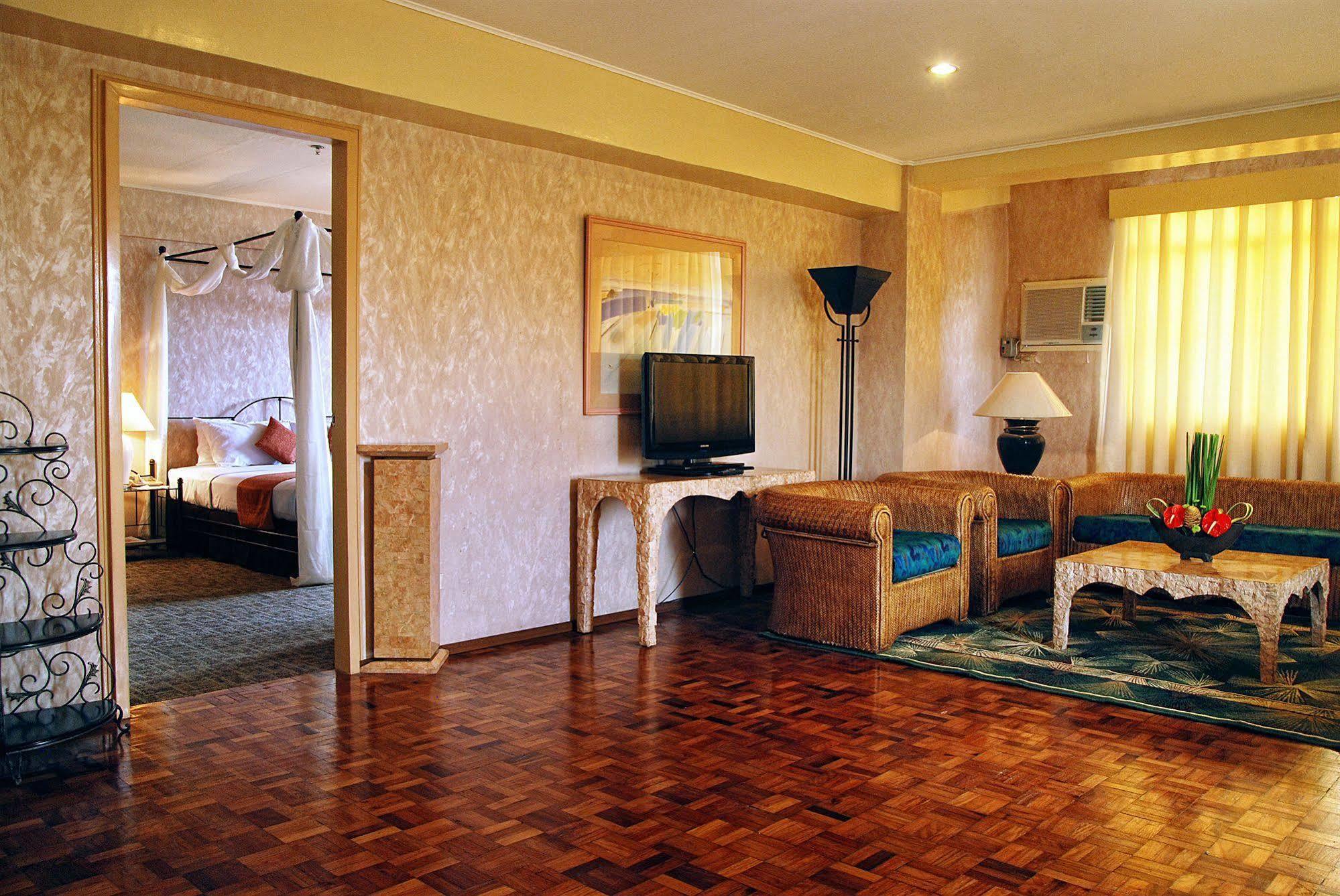 Cebu Grand Hotel Bagian luar foto